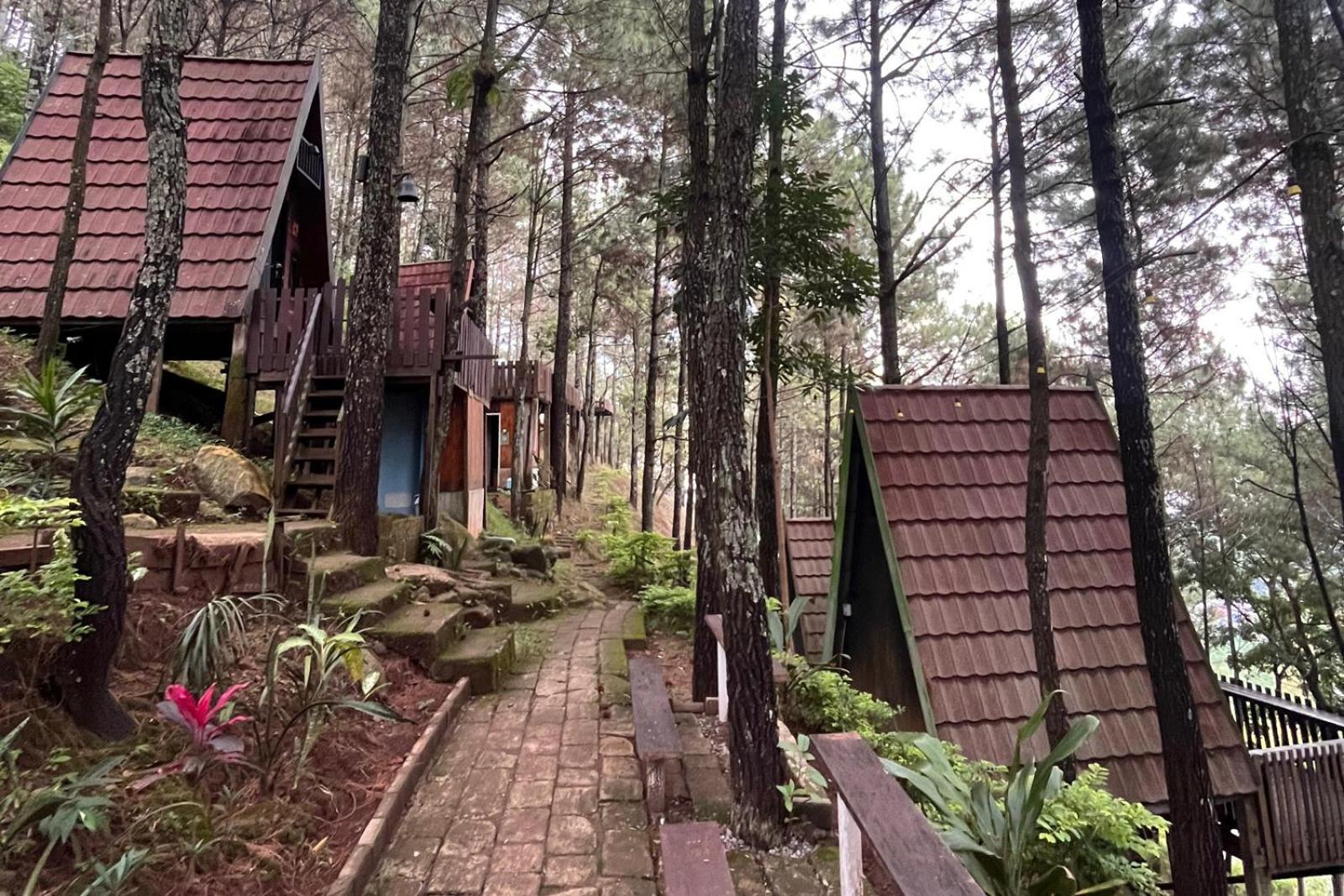 Alas Pacet By Twospaces, Mojokerto Exterior photo